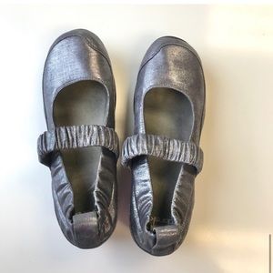 Dansko maryjane metallic silver size 40 9.5 10